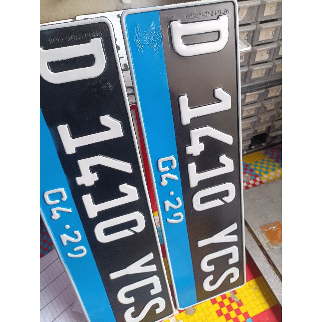 Plat mobil listrik motor listrik hitam biru