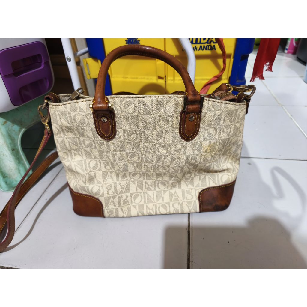 tas selempang kulit merk Bonia ori