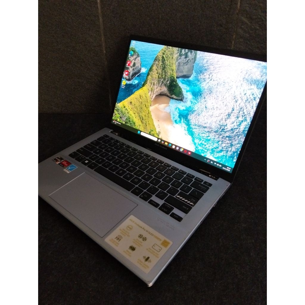 ASUS Laptop AMD Ryzen 7 5800H with Radeon Graphics 16gb SSD 512.