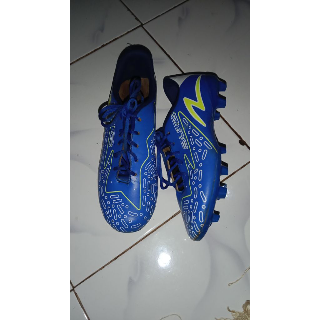 sepatu bola sepatu futsal anak preloved