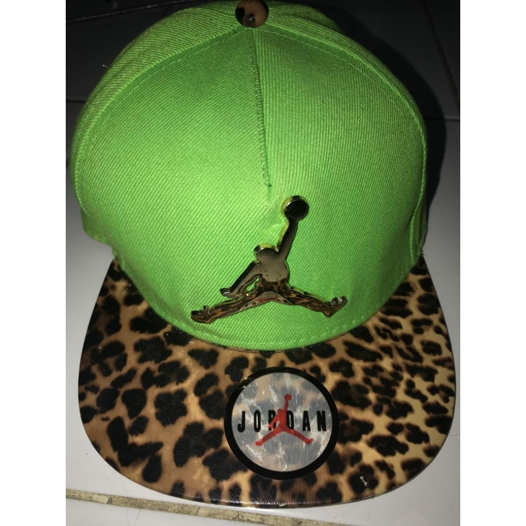 topi snapback hijau neon leopard jordan