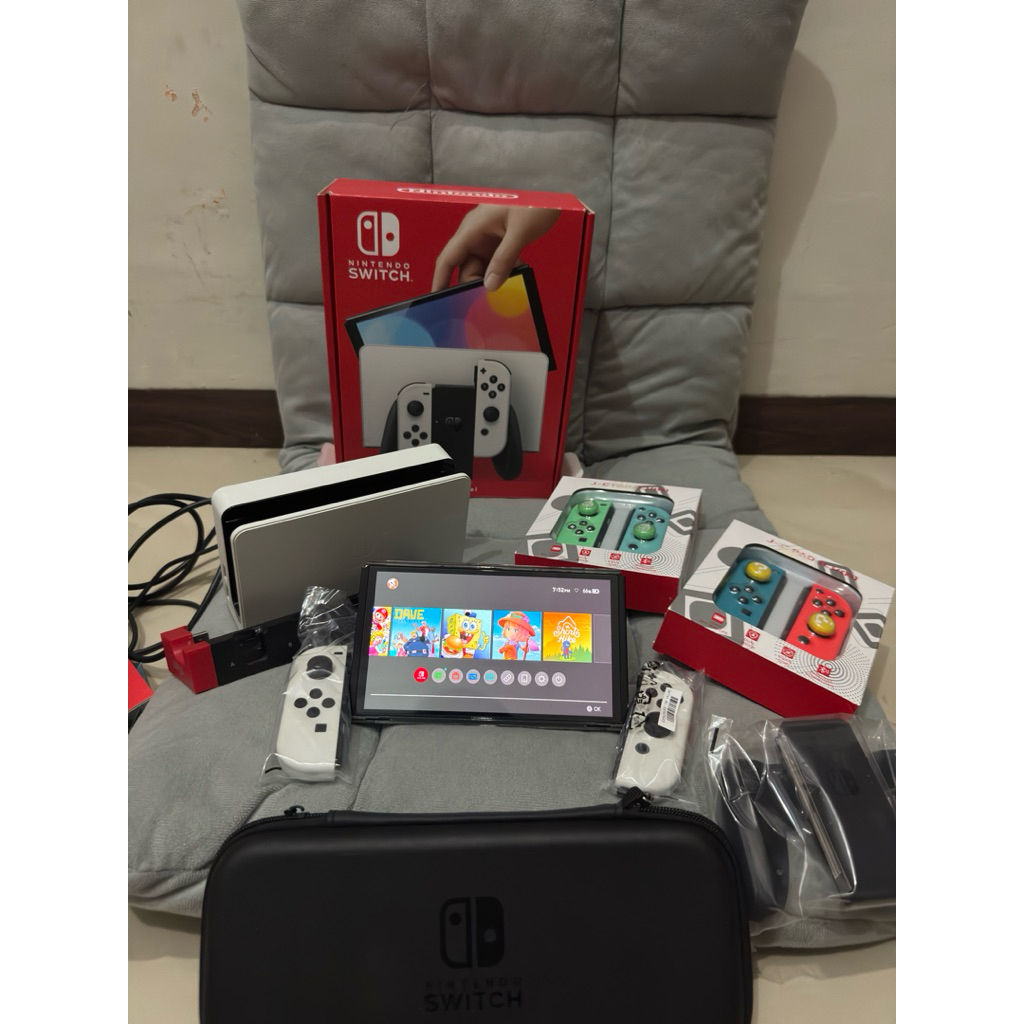 Nintendo Switch OLED White V3 OFW, Second Like New. Kondisi SUPER BAGUS pemakaian jarang 8 bulan.