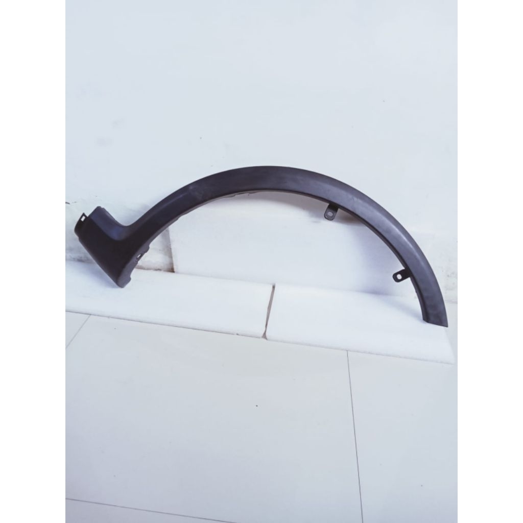 Over fender depan Rh (kanan) Suzuki X-OVER.