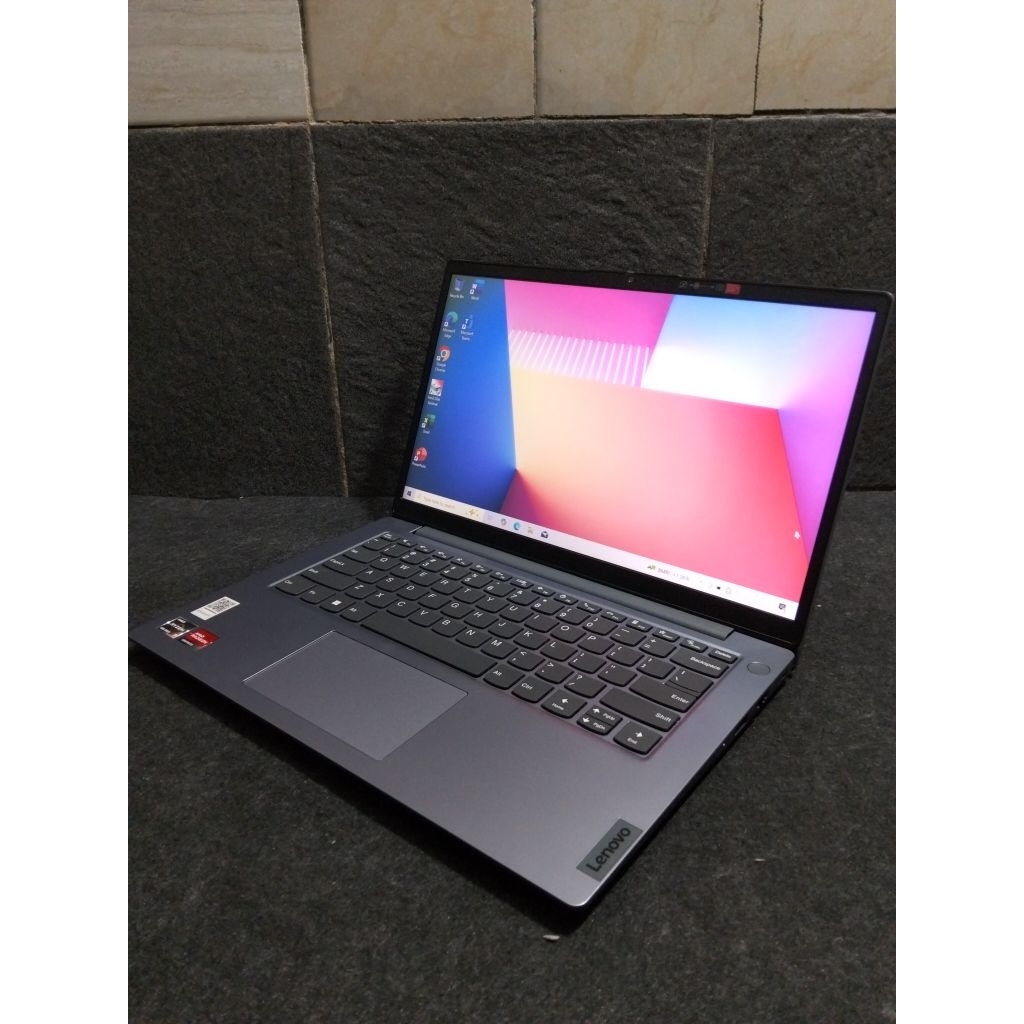Lenovo AMD Ryzen 3 7320u ram 8gb SSD 239gb lengkap
