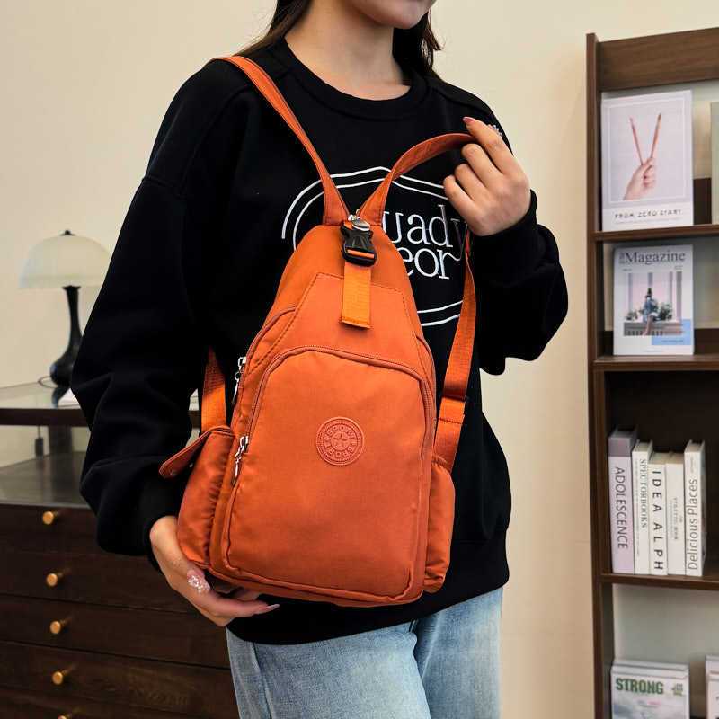 Tas selempang serbaguna dengan banyak kantong Tas wanita sederhana dan ringan Tas Selempang Slingbag