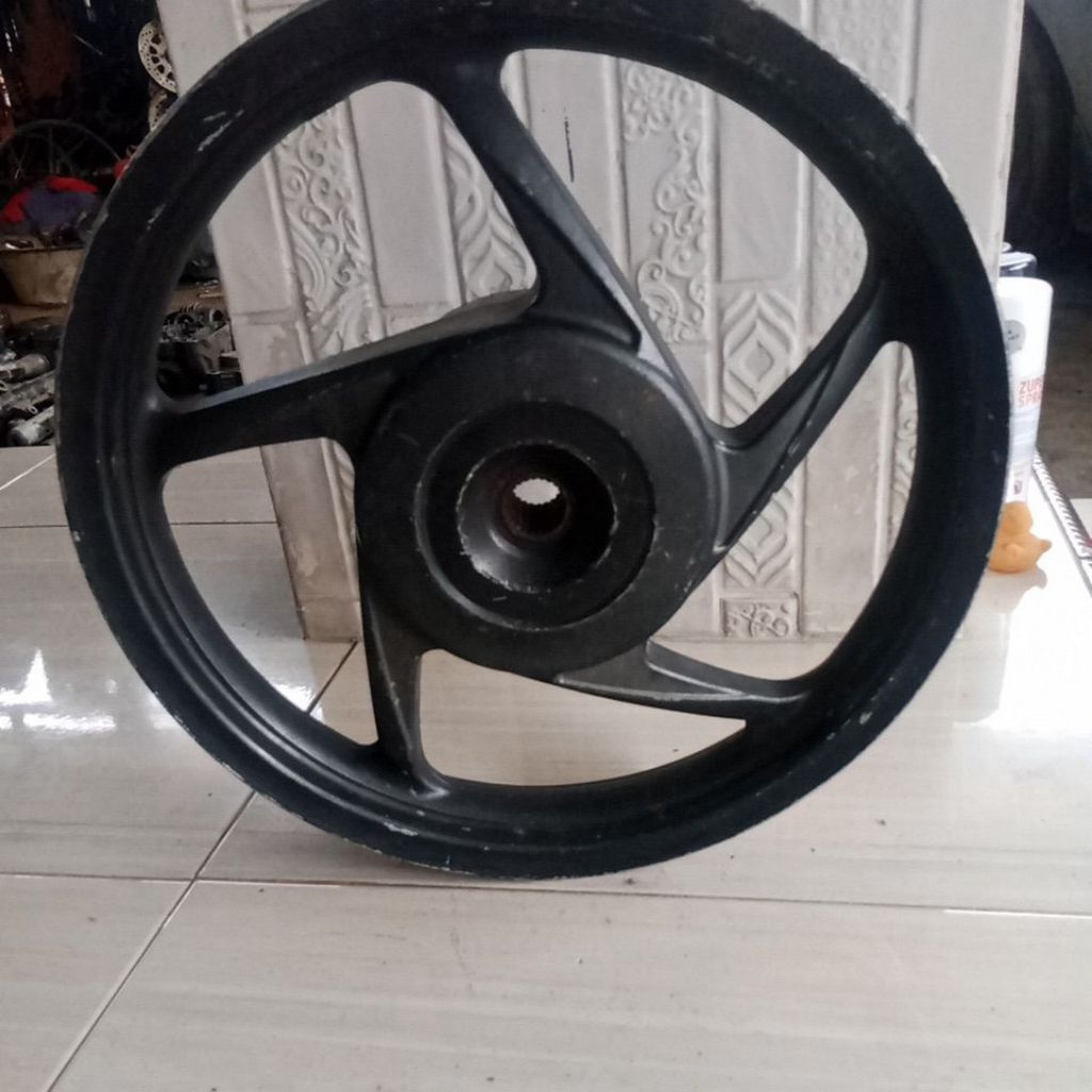 pelek velg belakang honda Vario 125 kzr original copotan motor