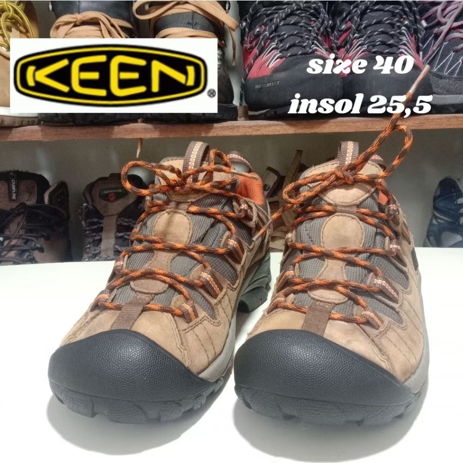 sepatu hiking Keen