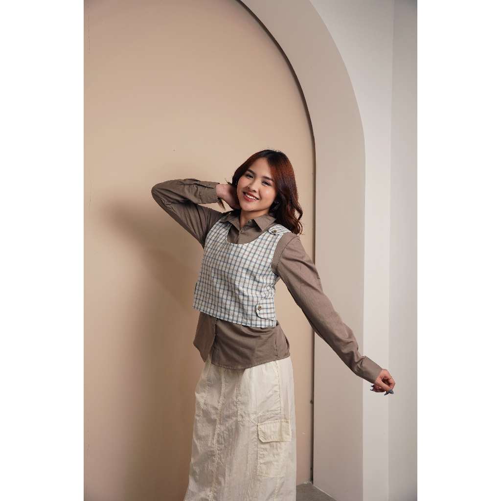 Missty Freeteen Blouse One Set Rompi Wanita Warna Cokelat Rompi Putih Biru Motif Kotak Lengan Panjan