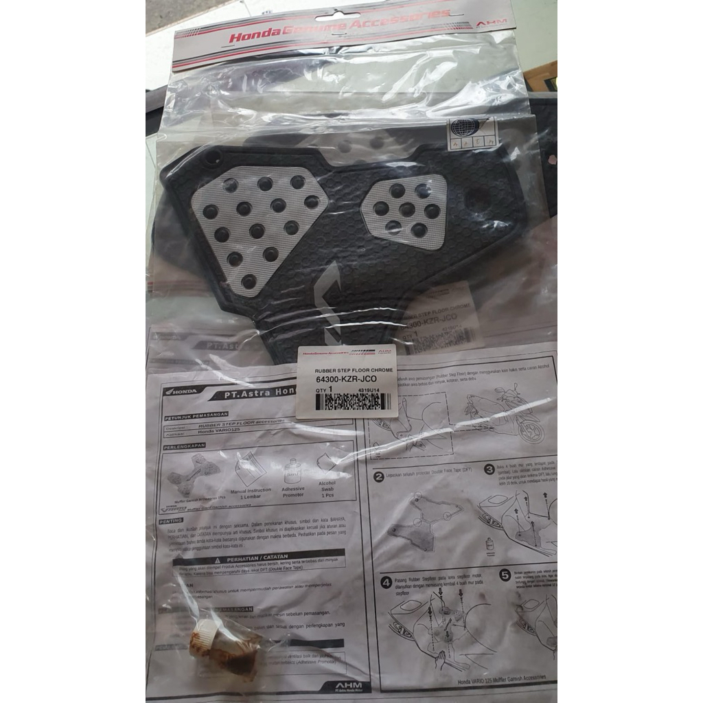 KARPET LANTAI / RUBBER STEP FLOOR CHROME VARIO 125 OLD (2010-2013) 64300-KZR-JCO