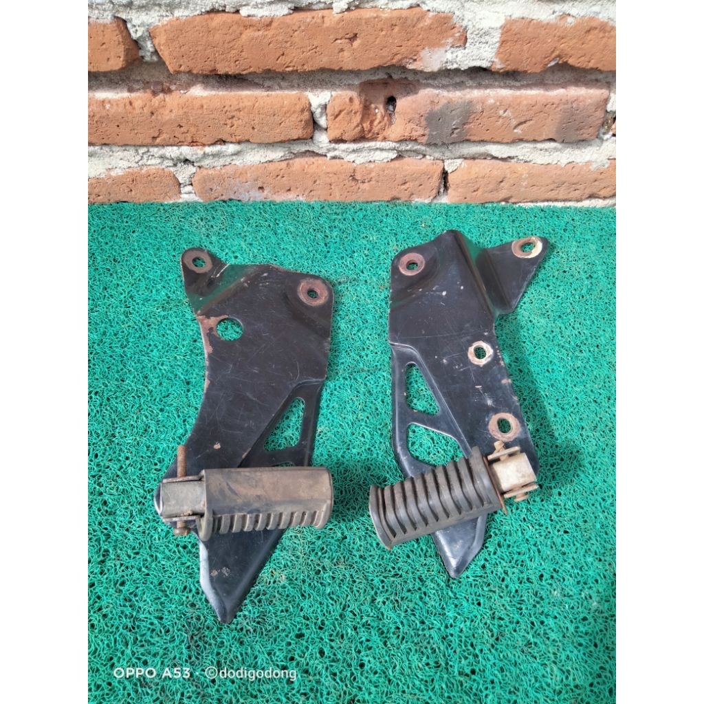 Footstep Postep Belakang Suzuki Crystal Tune Original