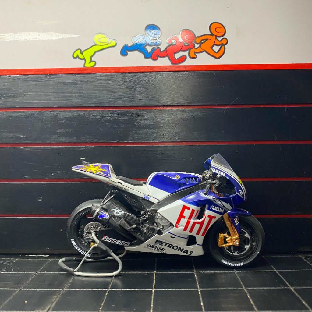 Diecast Motogp Leo models 1/18 Yamaha YZR-M1 2009 Valentino Rossi Fiat