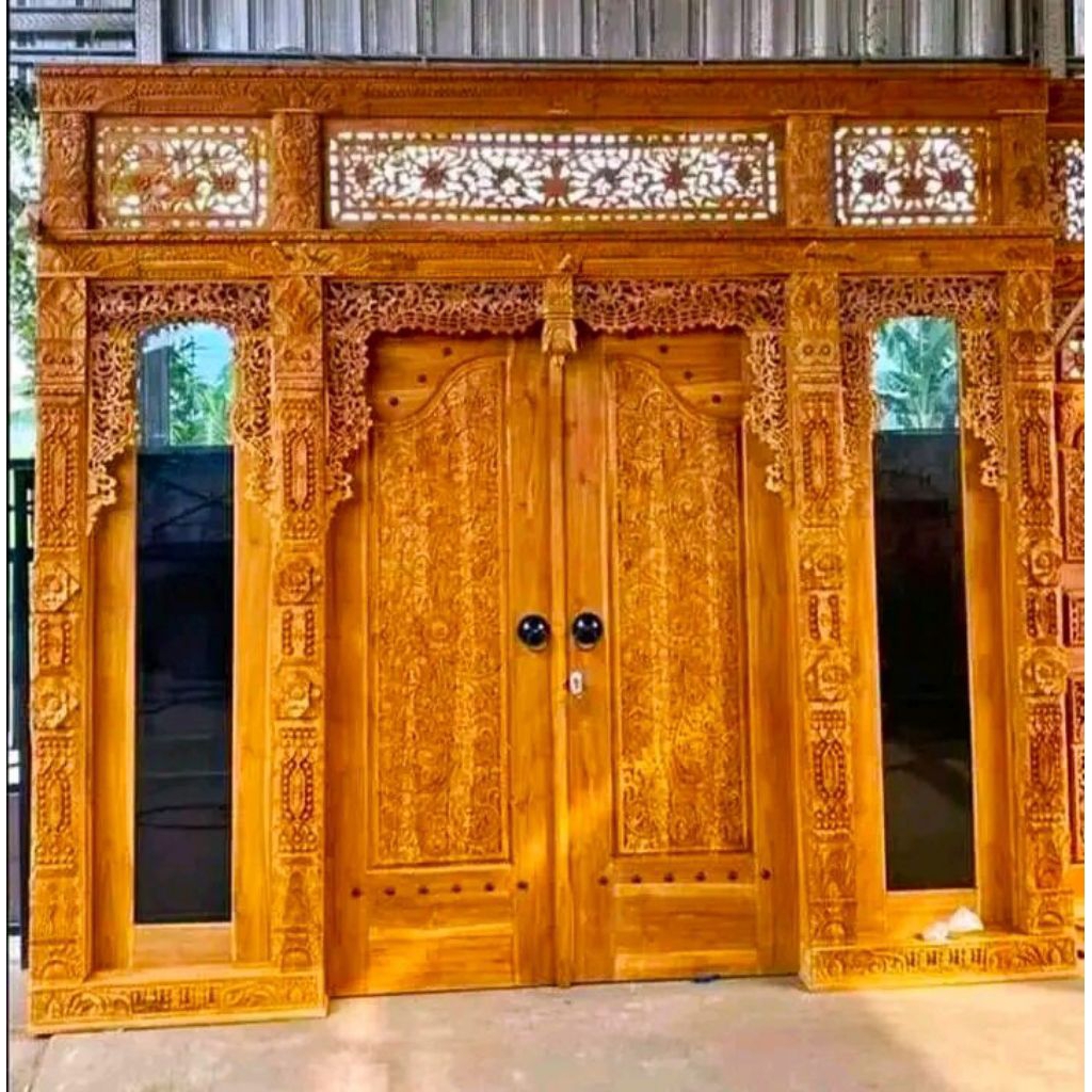 Pintu Gebyok Jawa kaca