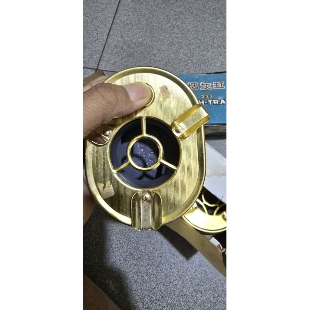 asbak rokok jadul 555