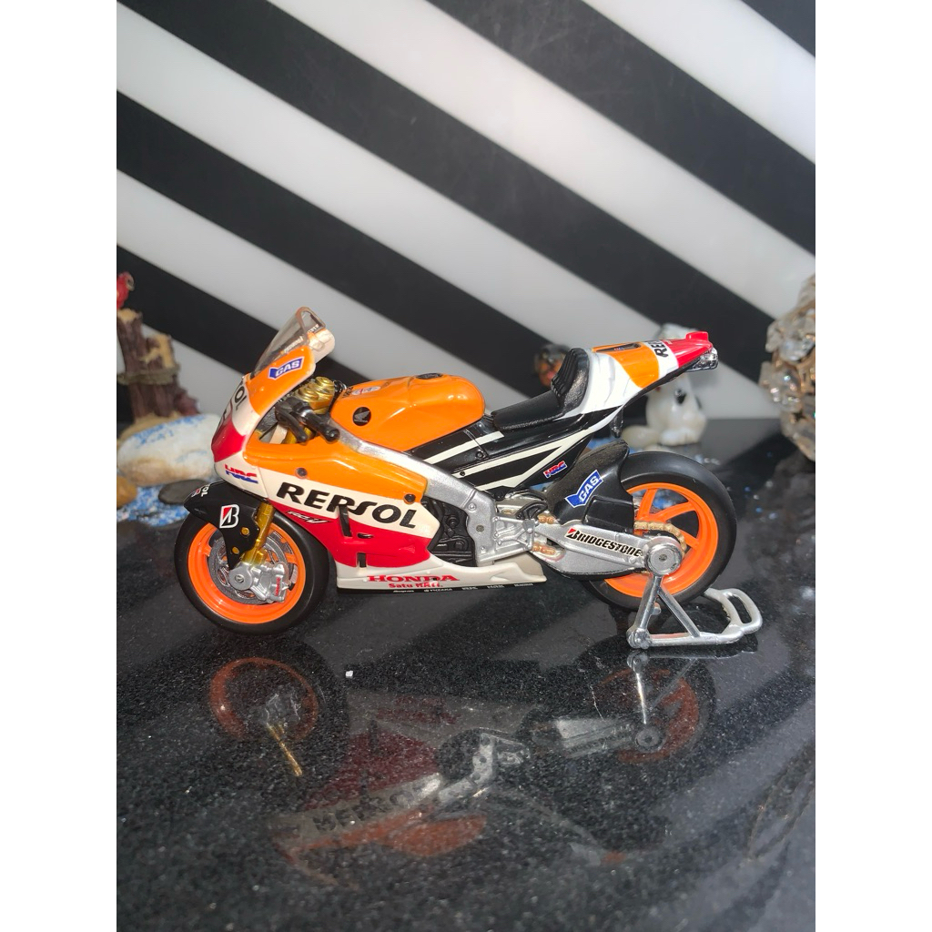 MAISTO-HONDARCV213-MOTOGP2014-DANIPEDROSA