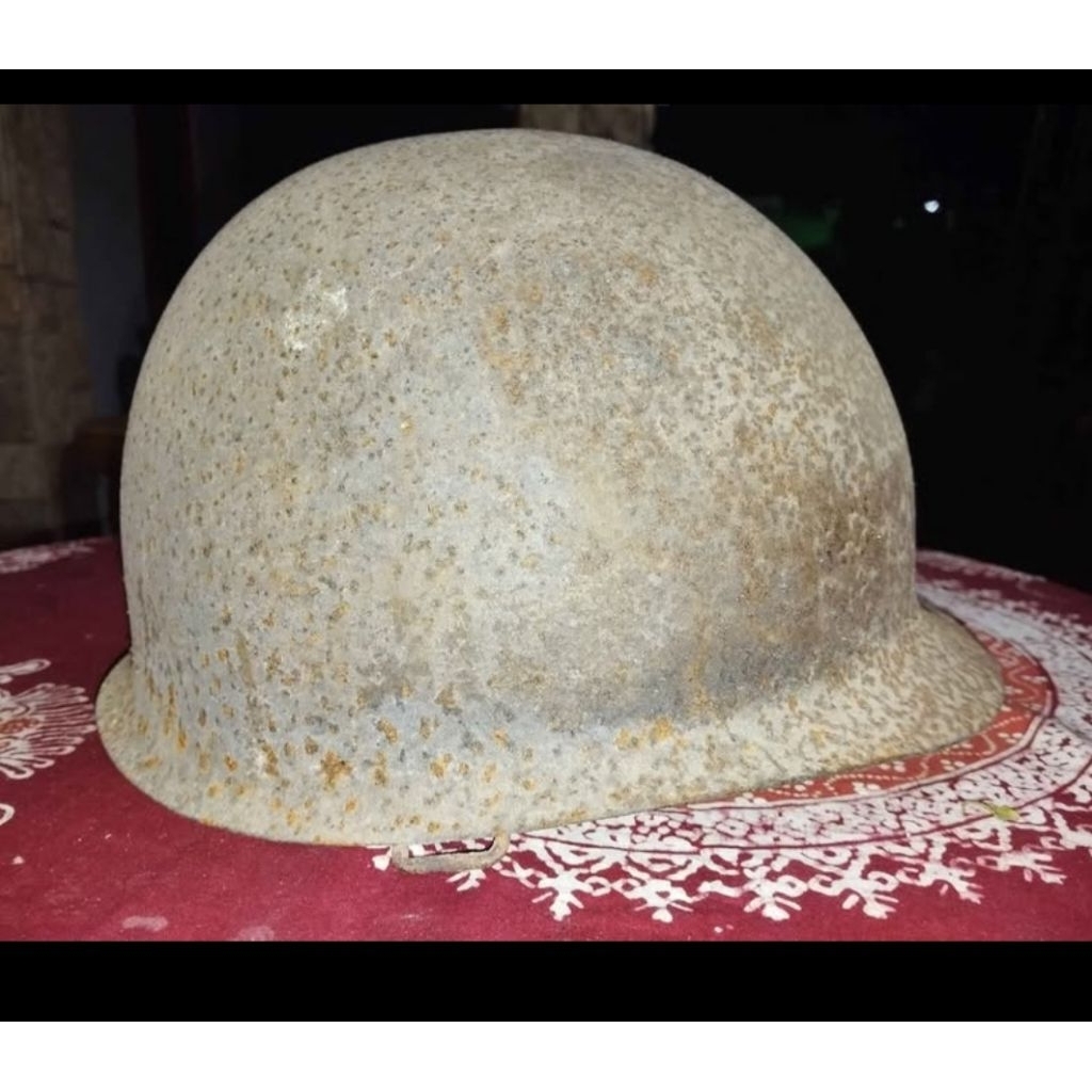 Helm besi Militer vintage retro