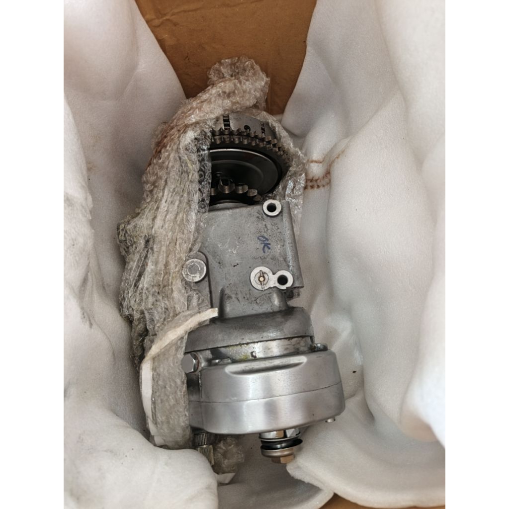 Gearbox pisah Royal Enfield lama.