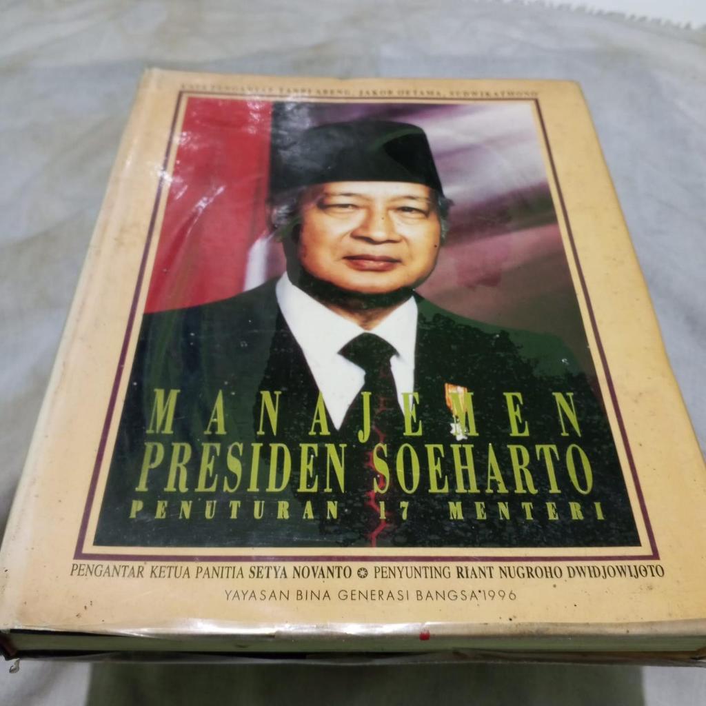 MANAJEMEN PRESIDEN SOEHARTO - ORIGINAL LANGKA HARD COVER BESAR