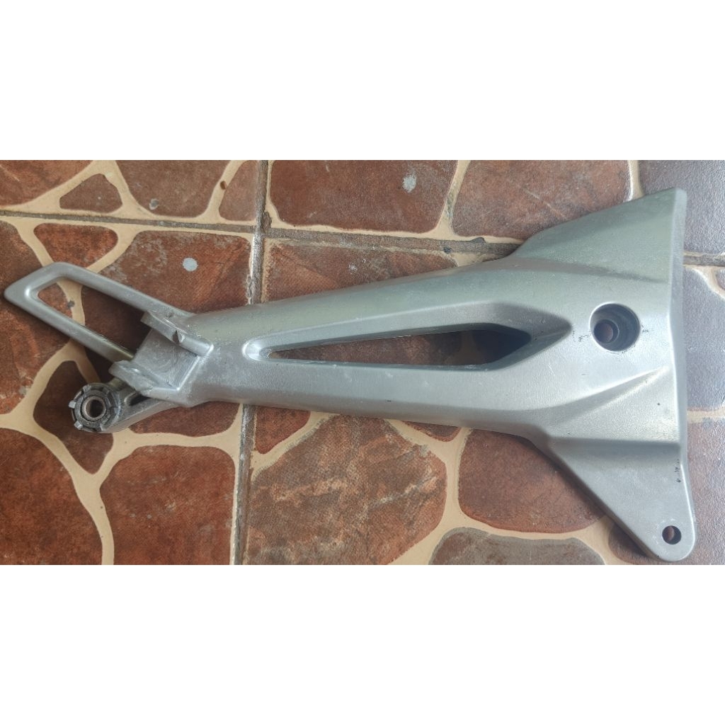 dudukan step postep Supra fit new satuan kiri original