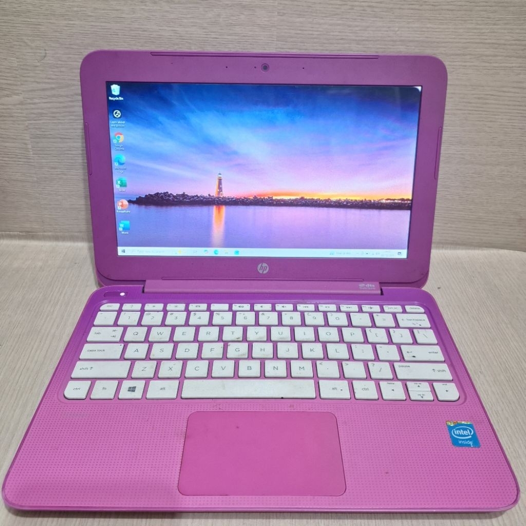 696. Hp notebook celeron N2840