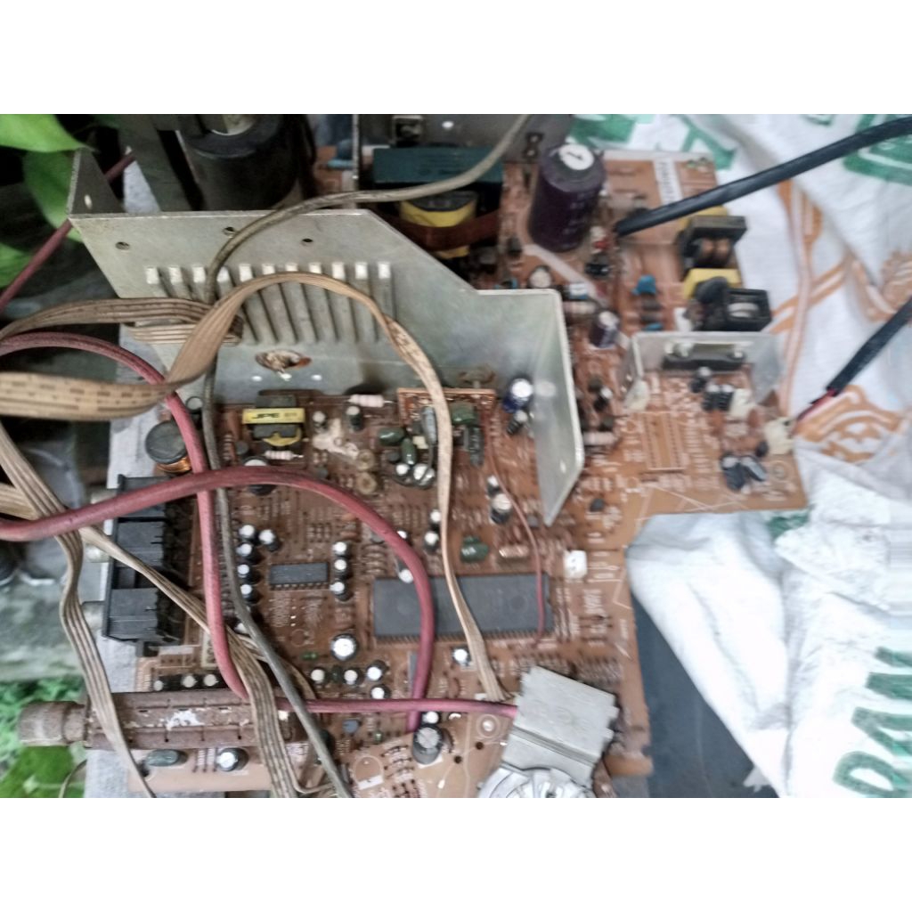 mesin tv cina slim 21" mati blm cek foto stok yg ada