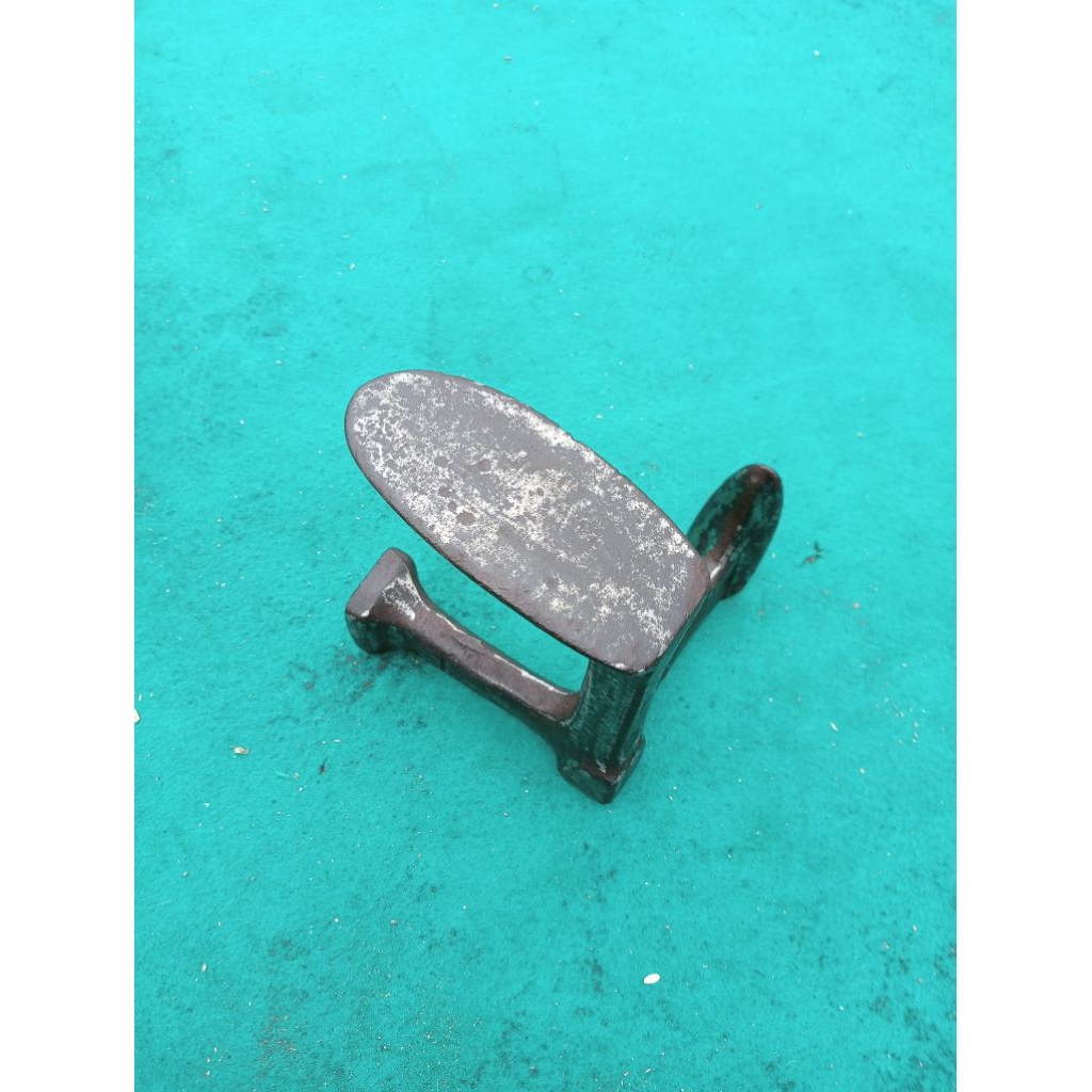 sepatu sol landasan sepatu Paron besi anvil kuno normal