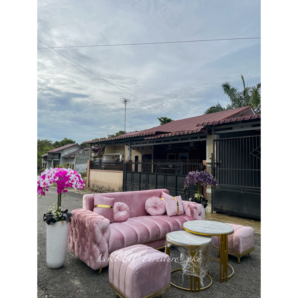 Sofa minimalis pink