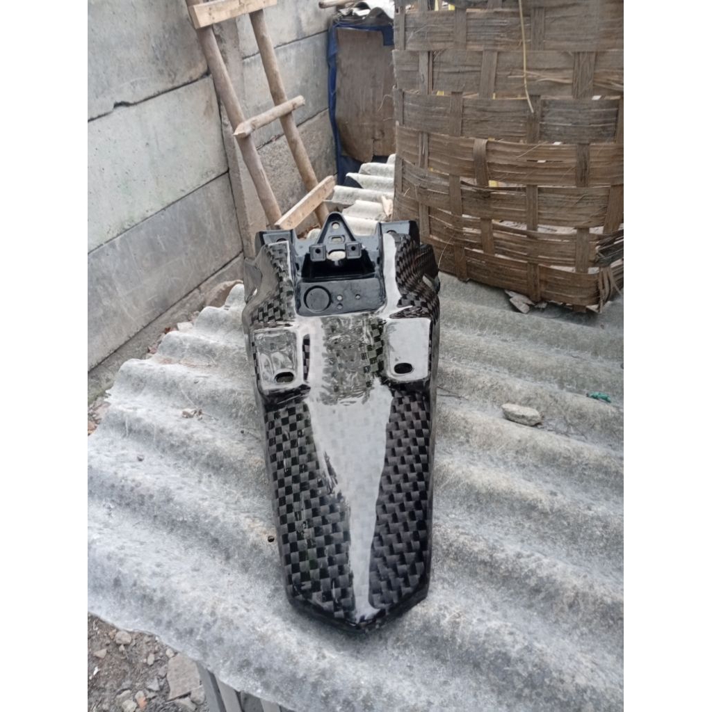 spakbor belakang pcx 150 lapis carbon