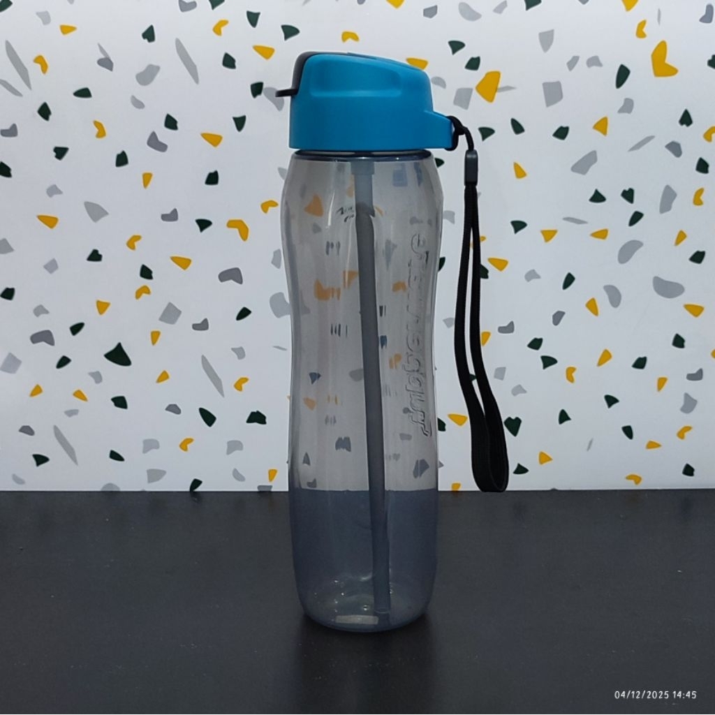 Extreme Bottle With Straw 750ml Tupperware