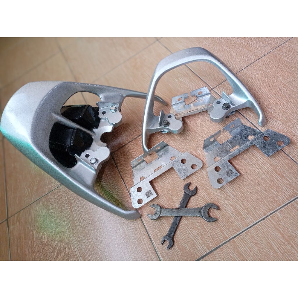 braket lampu belakang shogun 125r/sp FD