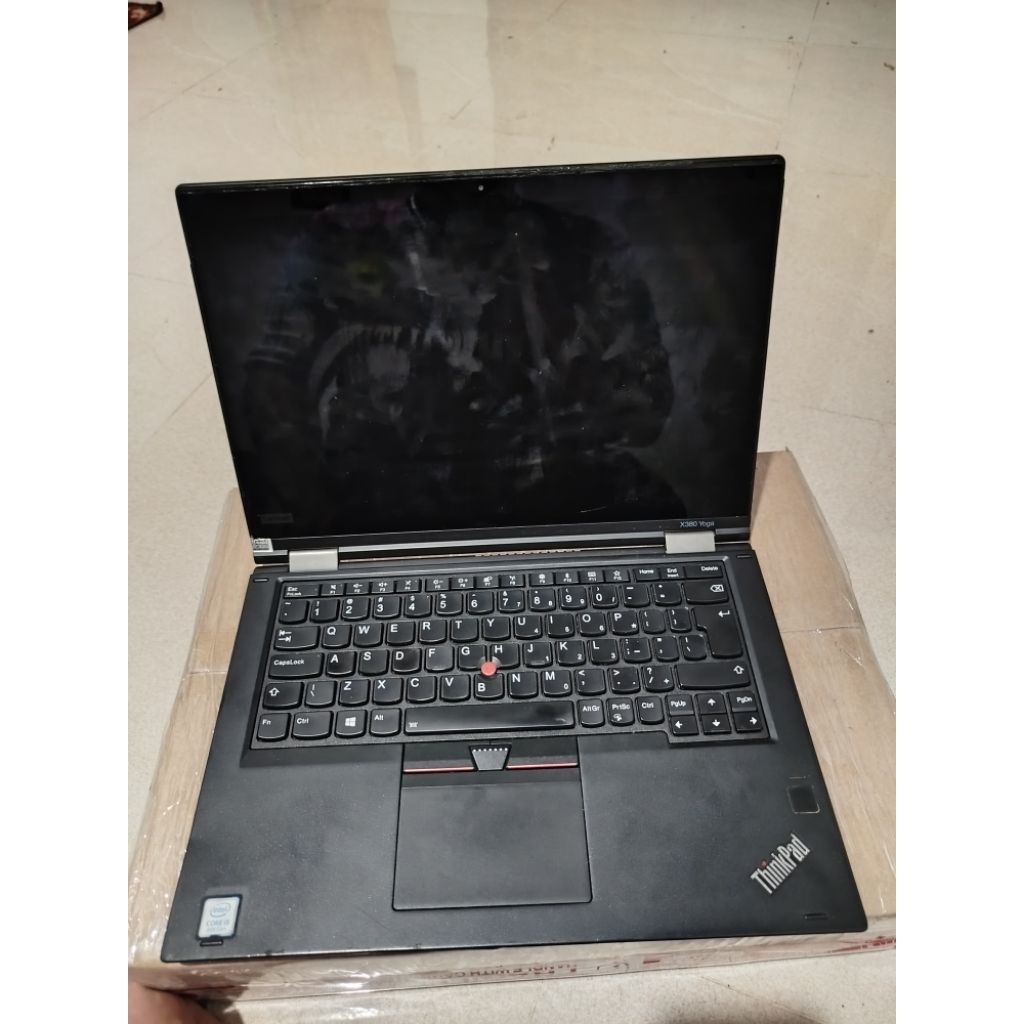 Lenovo Thinkpad yoga X380 touchscreen Intel Core i5 Gen 8 Ram 8 SSD 512 Backlight