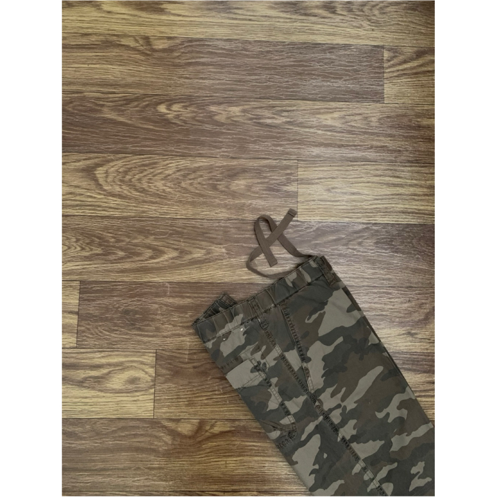 Celana Pendek UNIQLO Branded Camo Short Pants