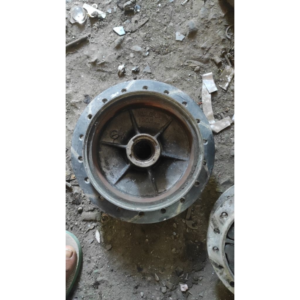 Tromol depan suzuki ts