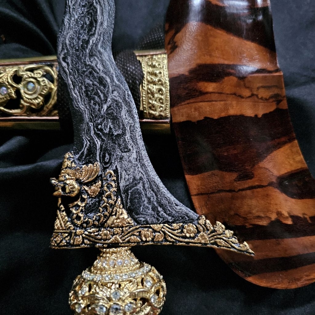 Keris Nogo Siluman Luk 13 Kinatah Sepuh Emas Pamor Beras Wutah