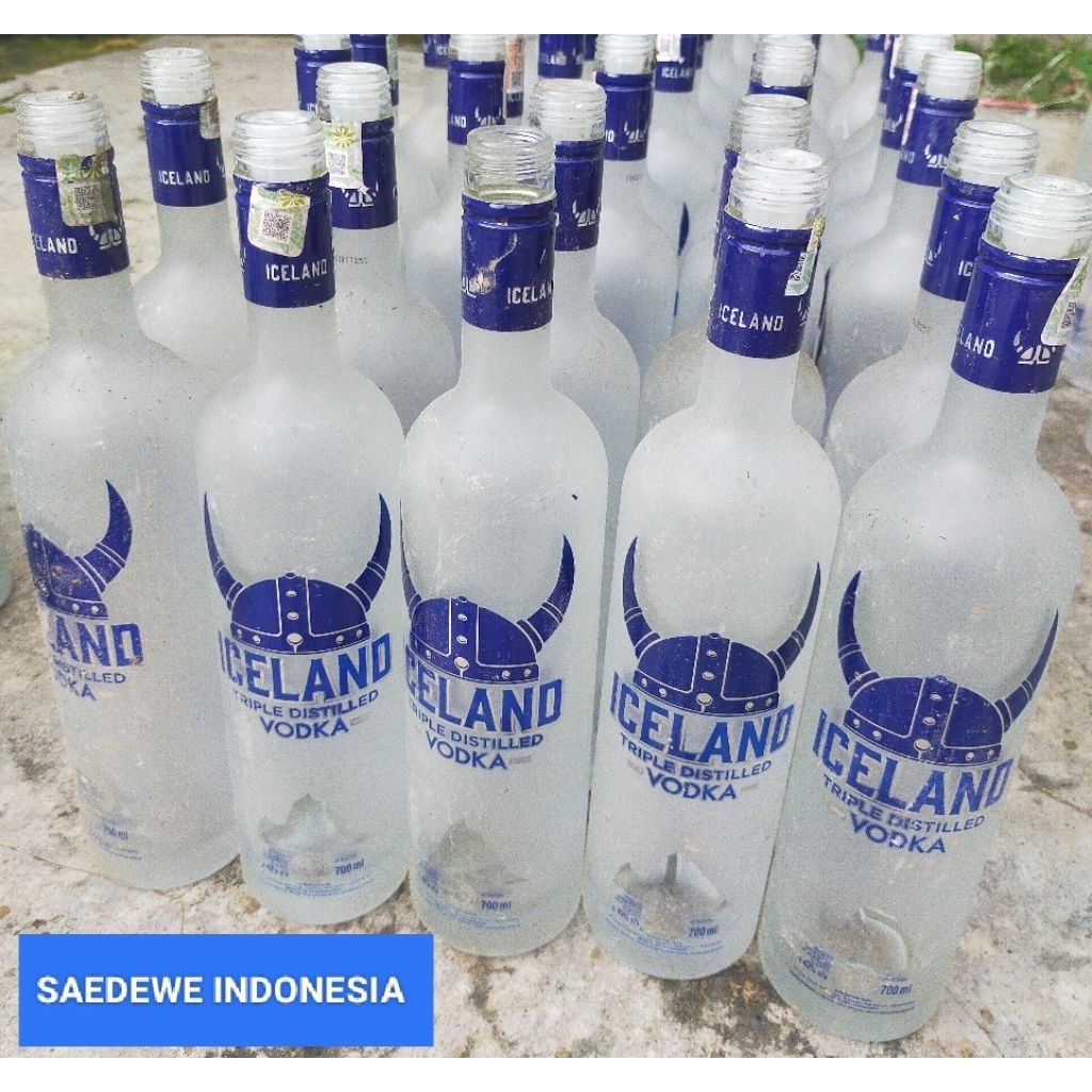 BOTOL KOSONG TANPA TUTUP BEKAS MINUMAN ICELAND 700ML BAHAN KACA TEBAL ANTIK COCOK BUAT KOLEKSI DEKOR