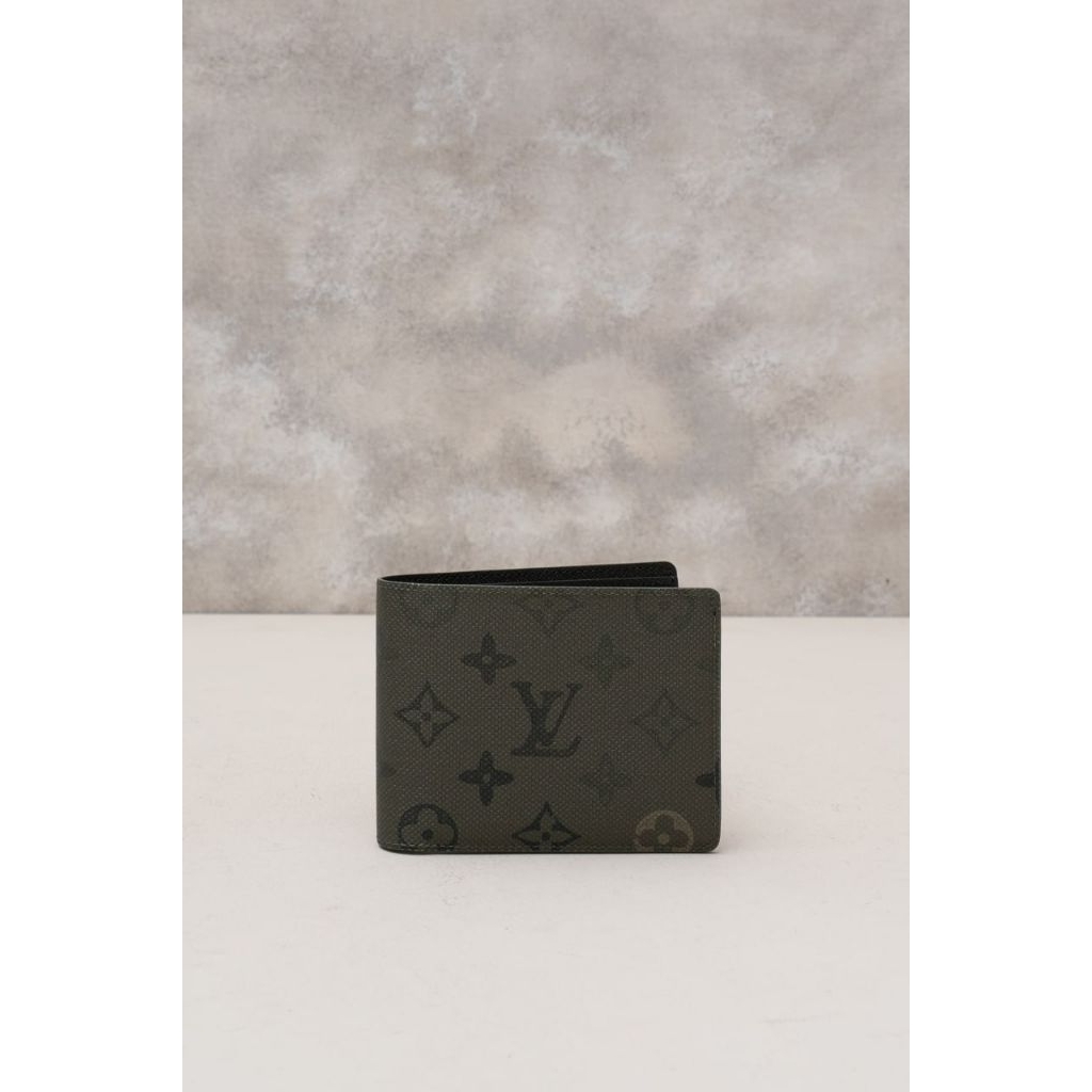 LV Multiple monogram bifold wallet
Khaki