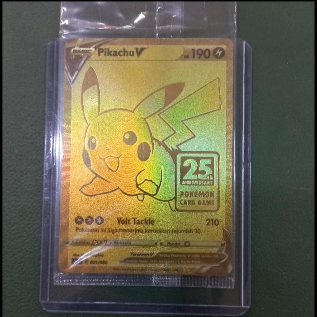 Kartu Pokemon : Pikachu V Emas 25th dan Pokeball Emas 25th (SEALED)