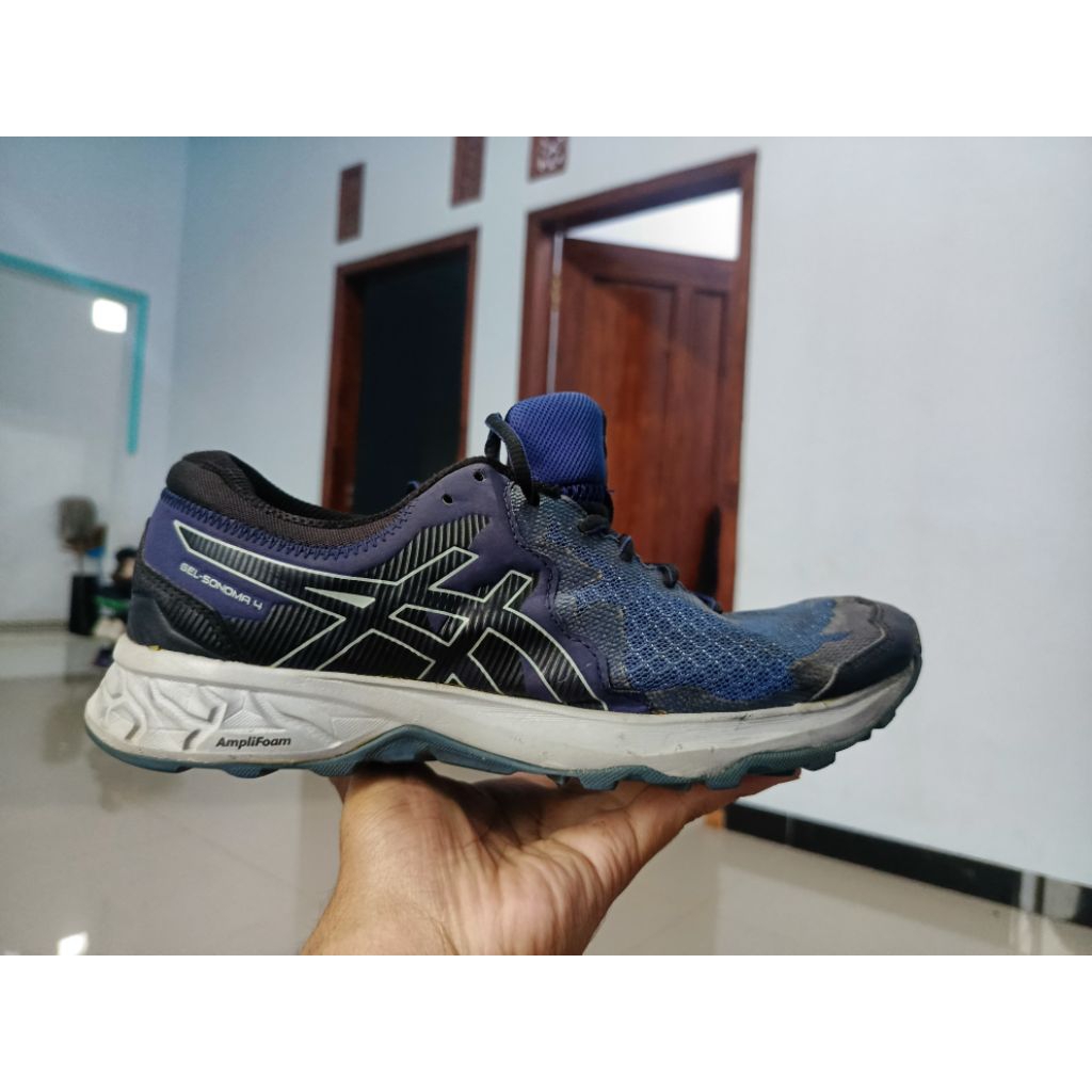 Sepatu Asics running Trail