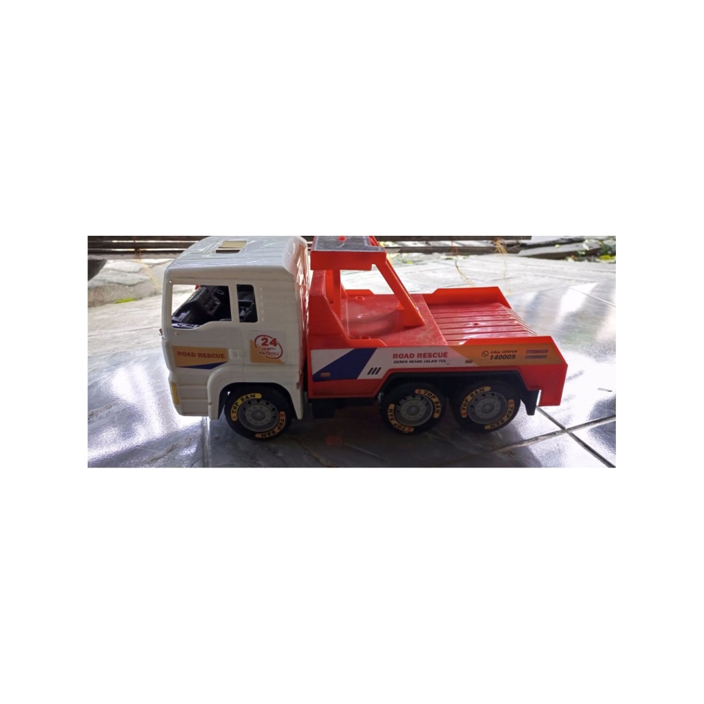 mainan mobilan Truk derek preloved