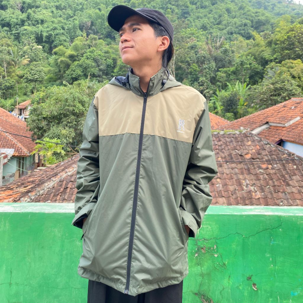 VARSITY JACKET VINTAGE WARETPROOF NYAMAN OUTDOOR BAHAN TASLAN