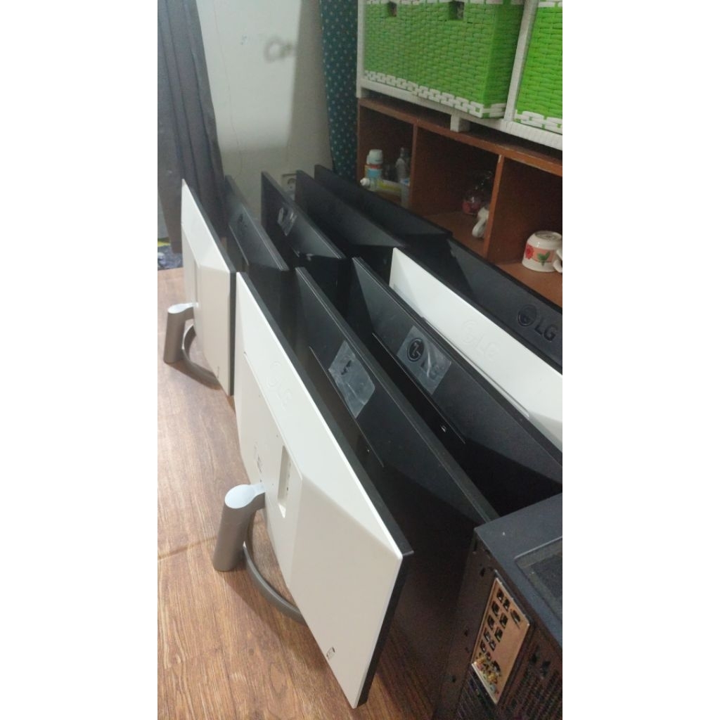 MONITOR LG ULTRAWIDE 29 INCH 29WQ500 SECOND BERKUALITAS