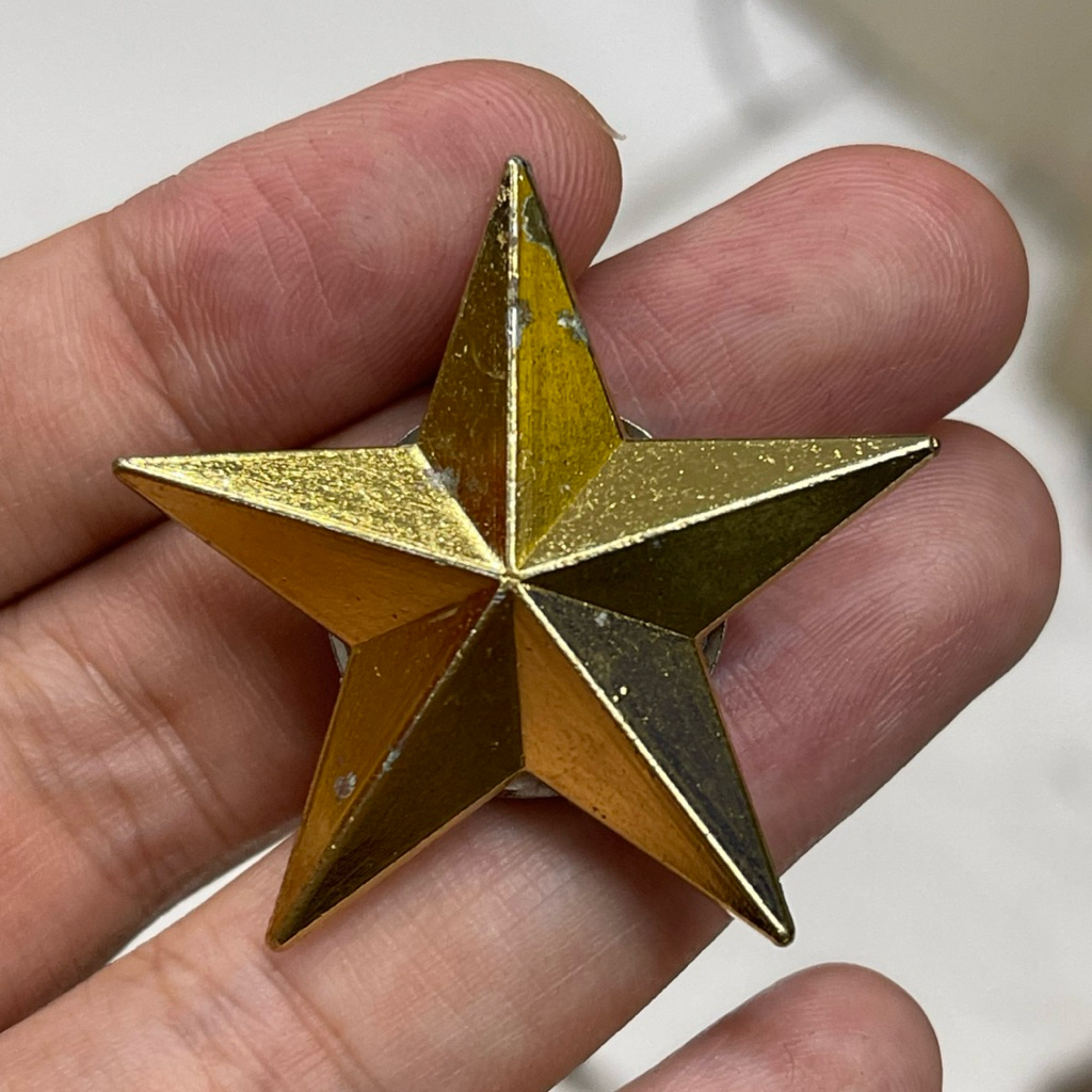 Pin Bintang kuningan ukuran 4cm magnet