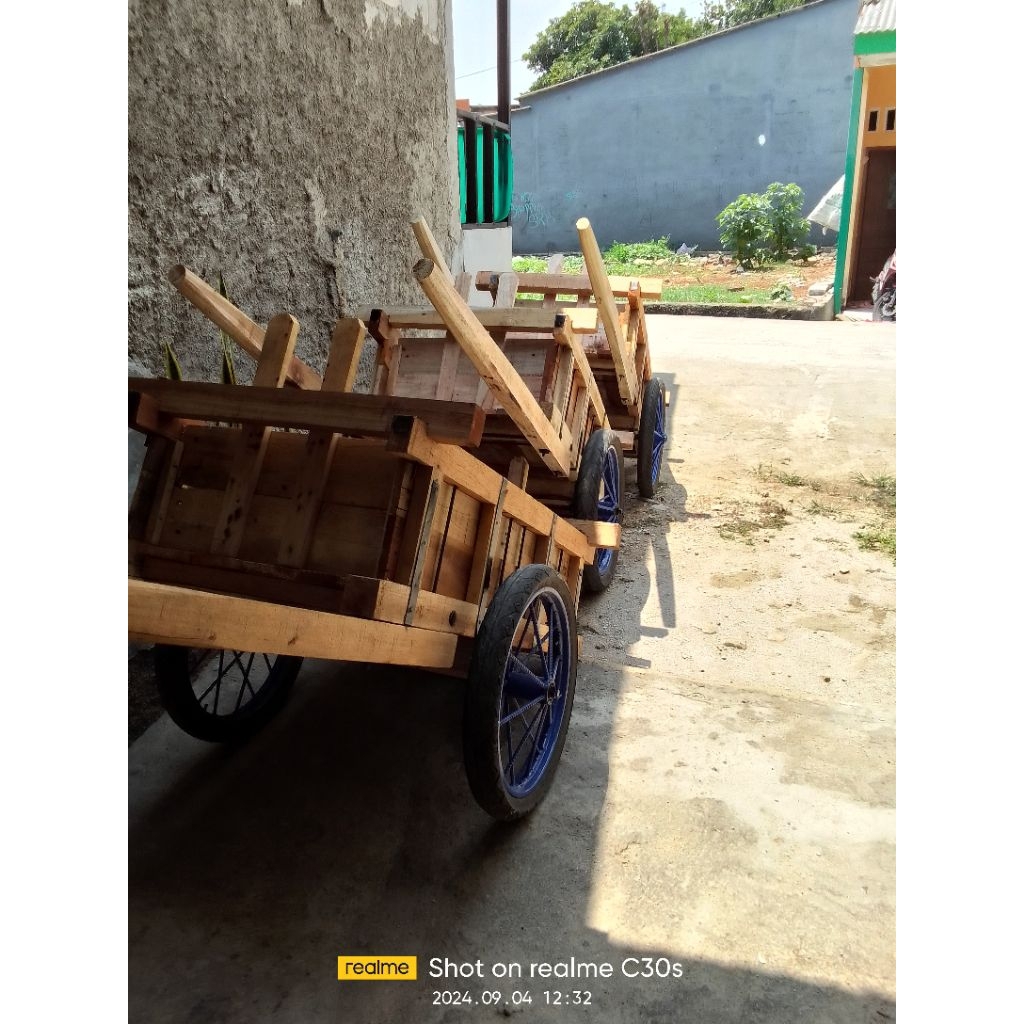gerobak kayu ban motor ukuran 120x63x33cm