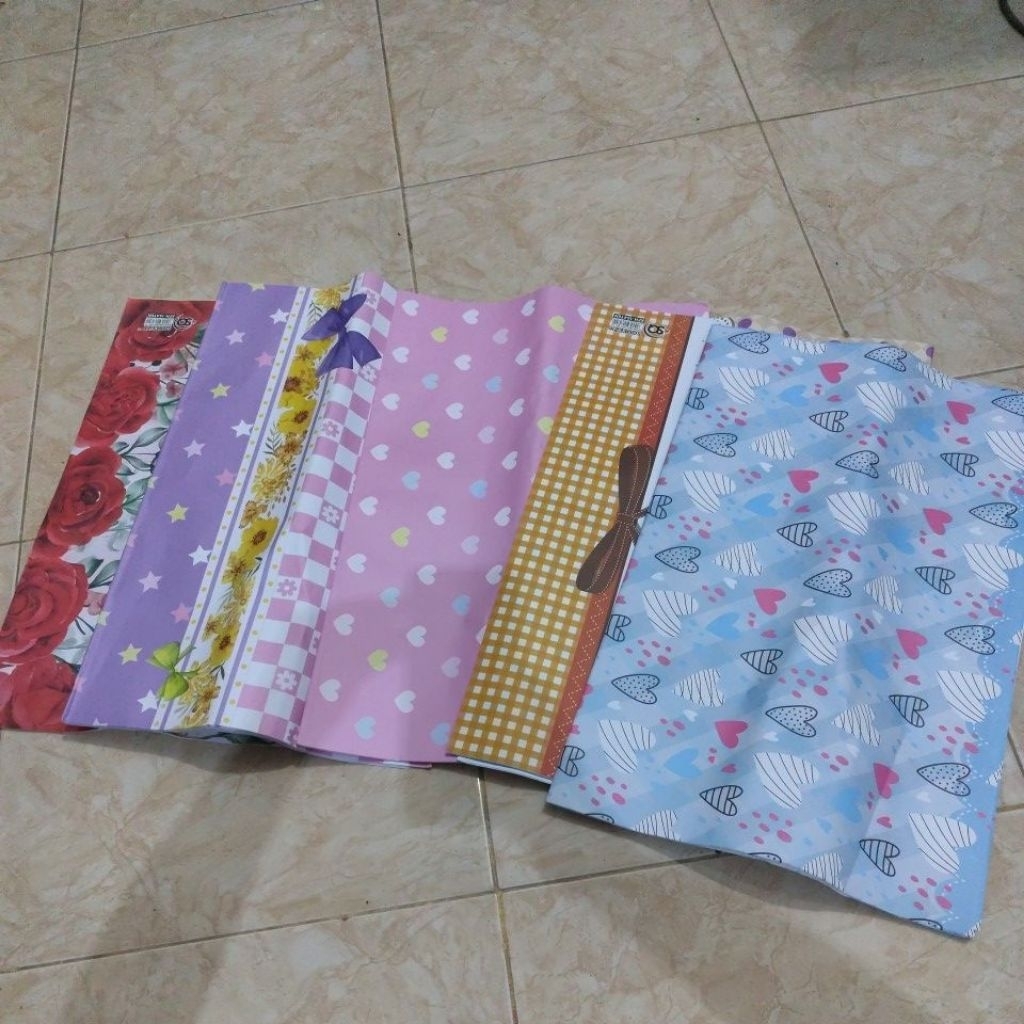 kertas kado doff motif pita love