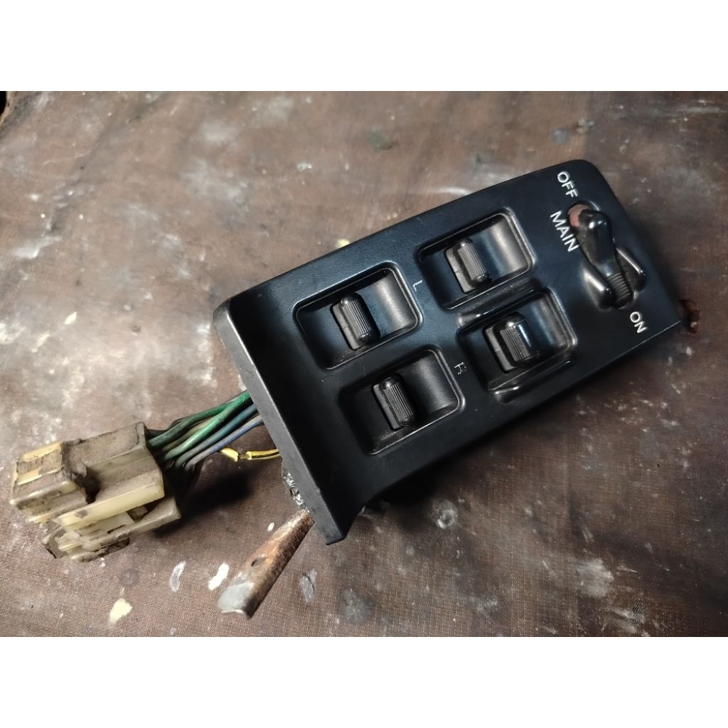 saklar power window kanan depan  Honda Accord prestige