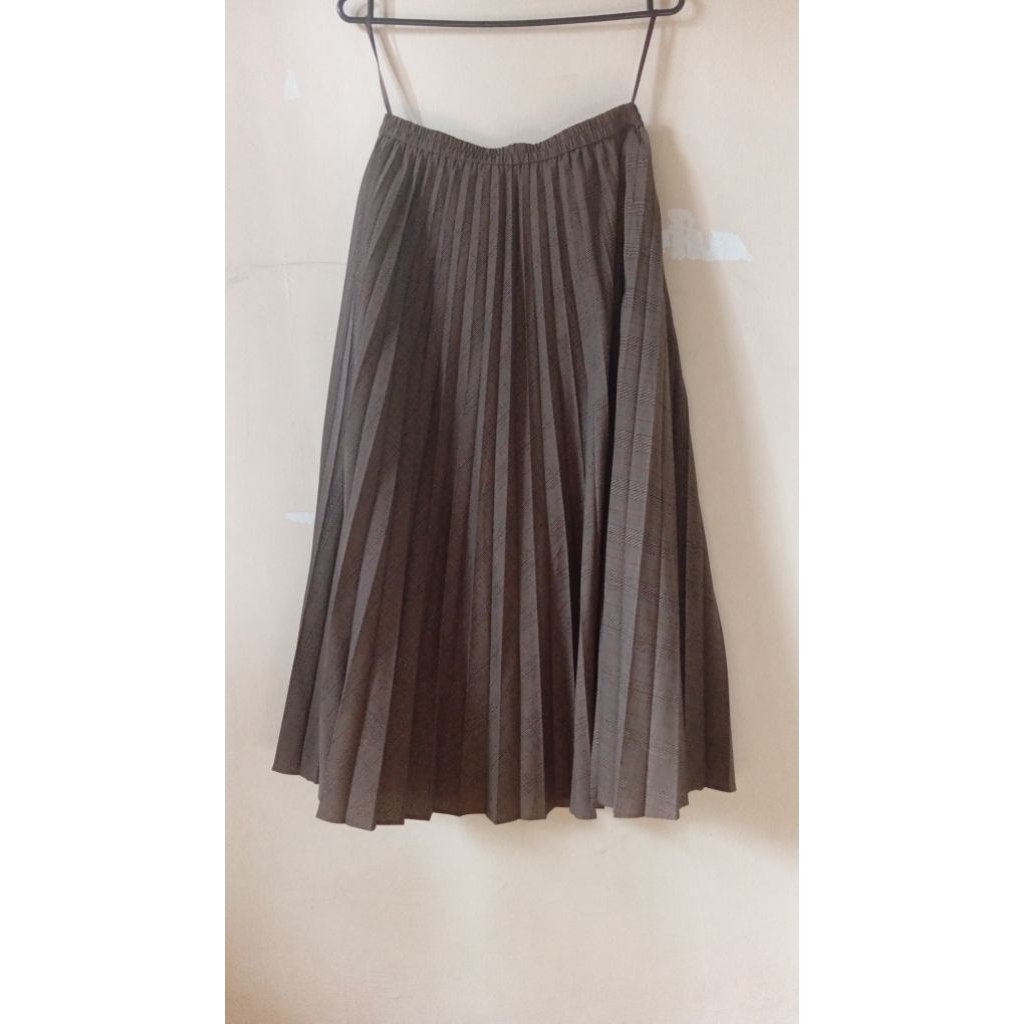 Rok Uniqlo accordion size M