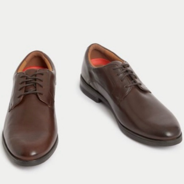 Sepatu kulit Derby Marks & Spencer