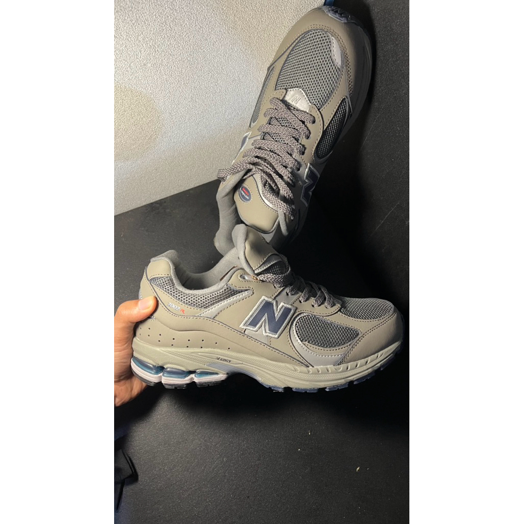 preloved nb 2002r light grey
