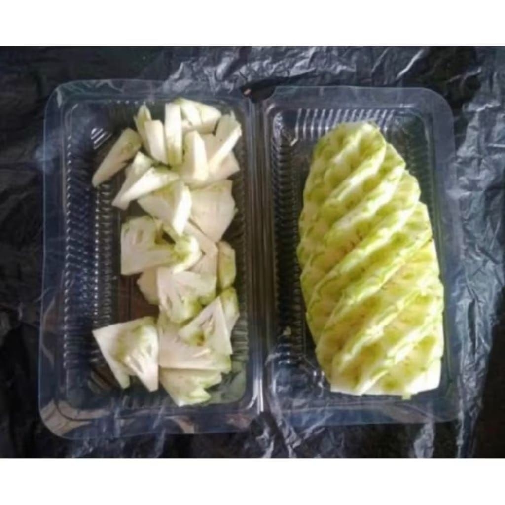 Nanas muda sudah kupas siap saji