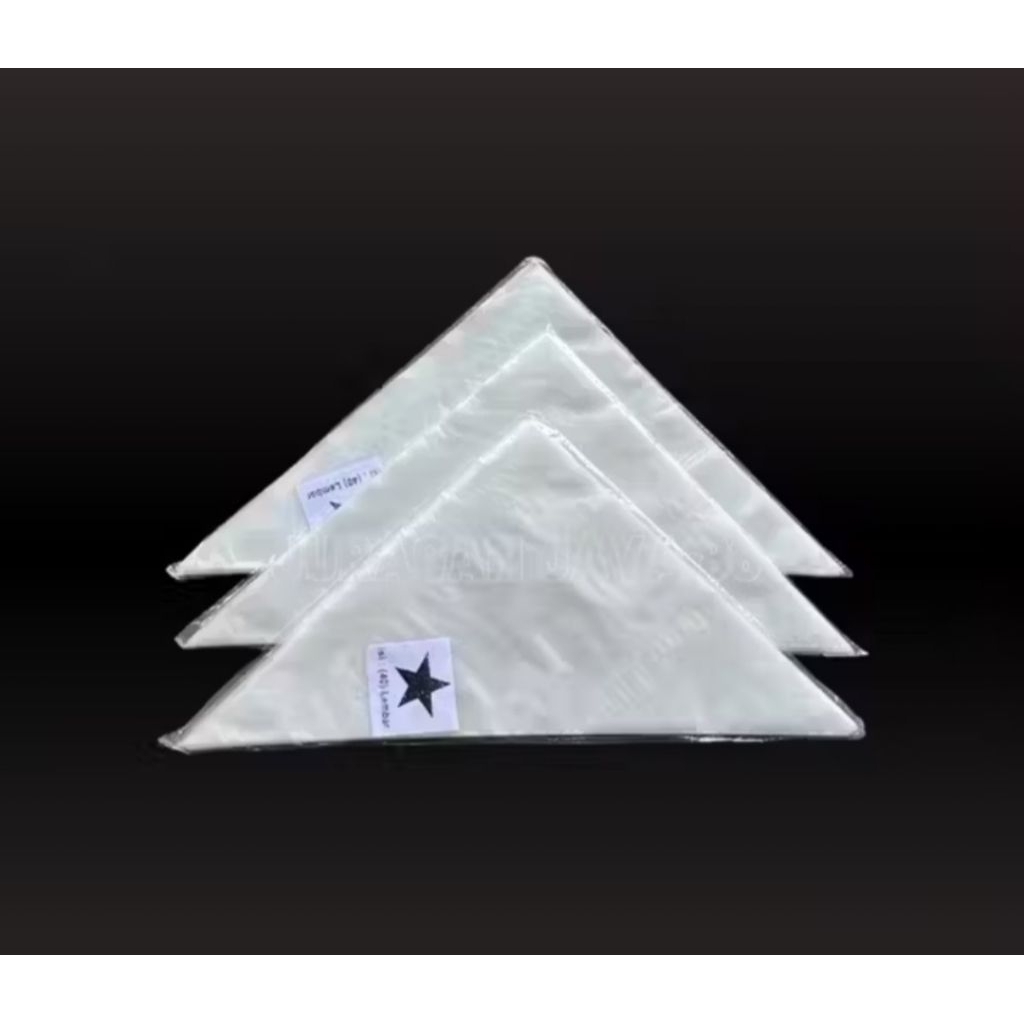 Plastik segitiga untuk kue