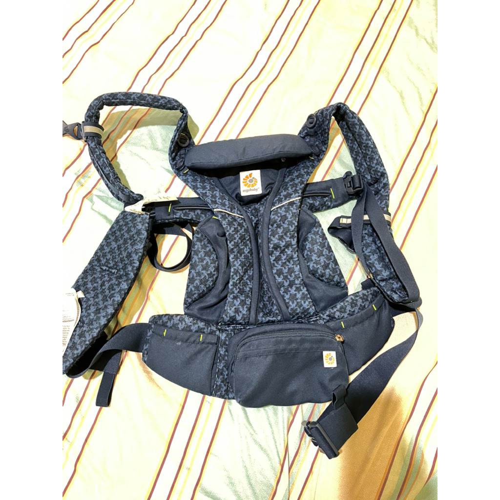 Ergobaby omni breeze preloved / gendongan bayi / free bib